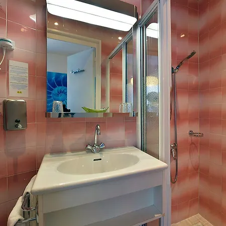 Logis - Arc En Ciel Et D'olonne Hotel 3*