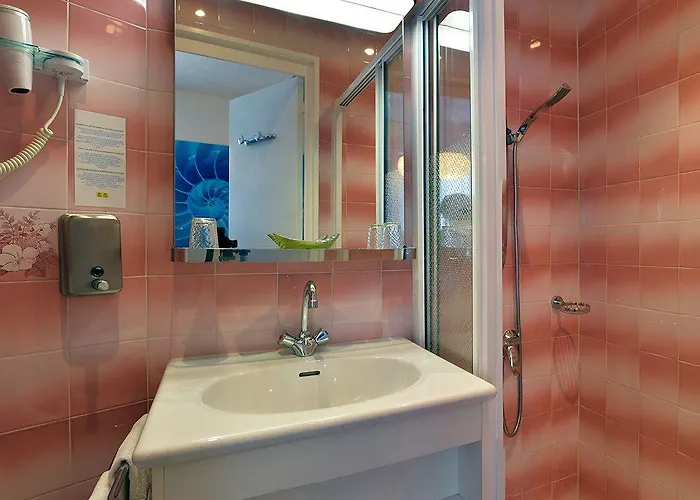 Logis - Arc En Ciel Et D'olonne Hotel 3*